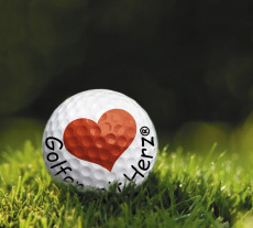 Golfball mit Golfen mit Herz Logo